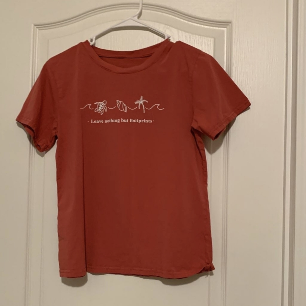 Women's Size M Leave Nothing but Footprints T-shirt